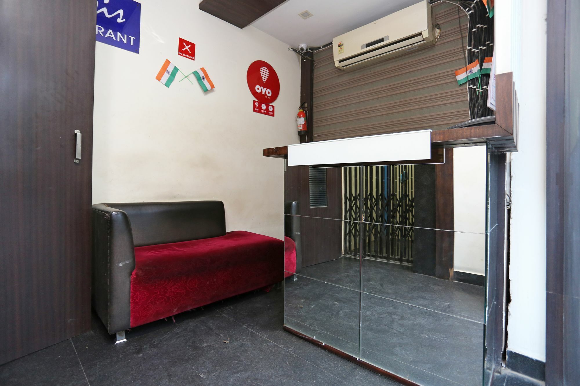 Oyo 4940 Hotel Sea Rock Rāipur エクステリア 写真